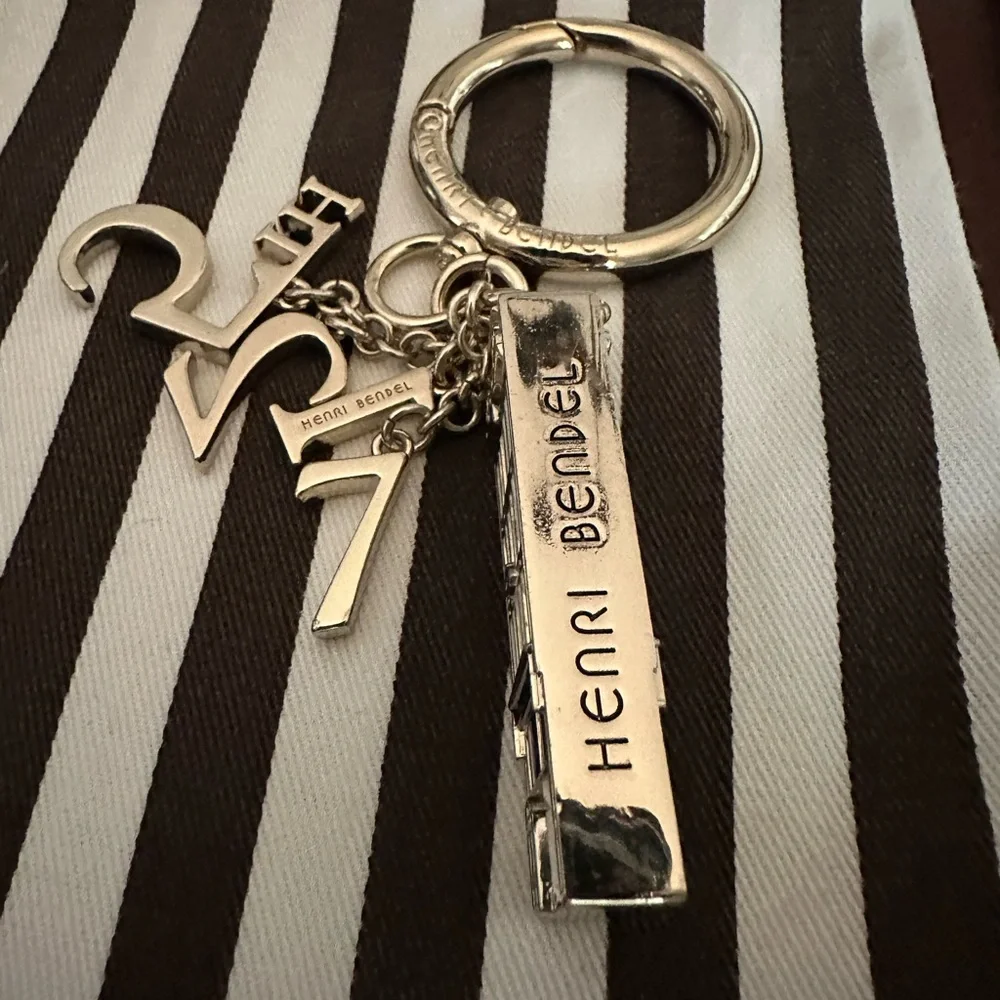 Gorgeous Henri Bendel Iconic 712  5th Avenue Gold Keychain Fob Bag Charm VGUC